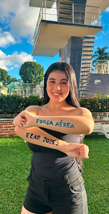 Aluna com o braço pintado: Força Aérea, EEAR